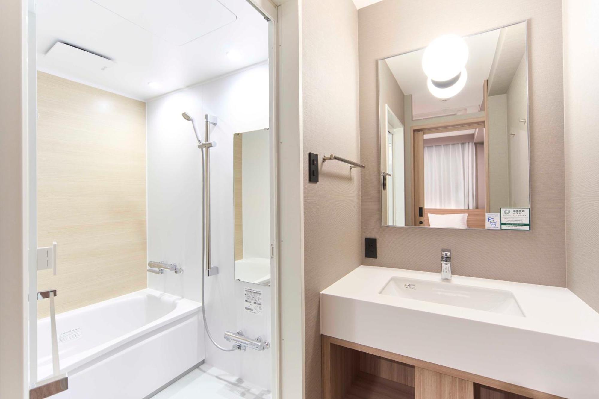 Washington R&B Hotel Umeda East Osaka Bagian luar foto